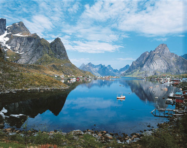 Lofoten scenery. Photo: Johan Berge/ Innovasjon Norge