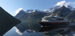 Hjorundfjord. Photo by Erika Tiren, Hurtugruten