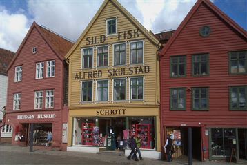 The old Bryggen wharf. Photo Rita de Lange/Fjord Travel Norway