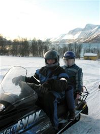 Snowmobile at Lyngsfjord. Photo by Lyngsfjord adventures