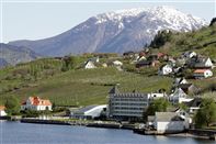 Ullensvang. Photo by W. Bijzitter, Dest Hardangerfjord